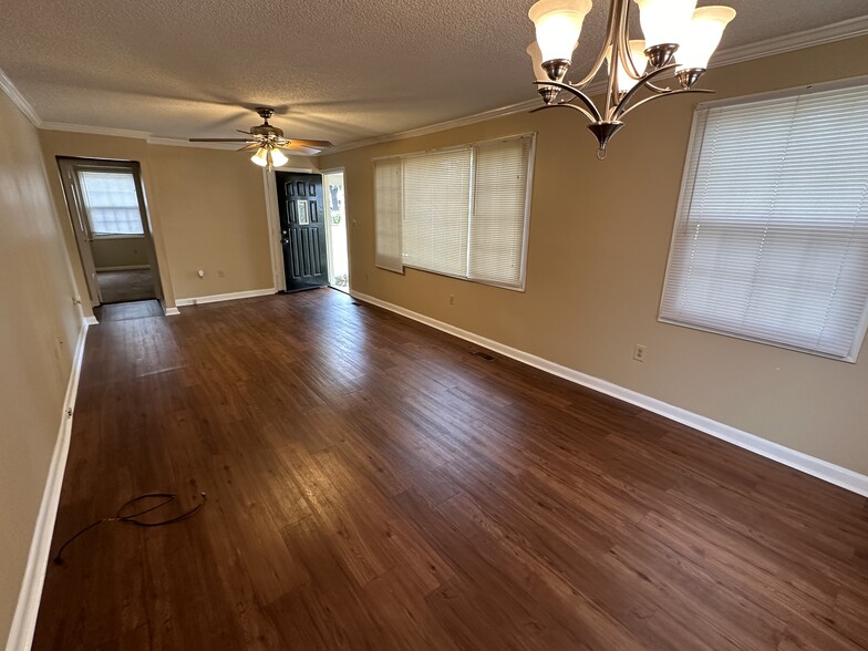 Livingroom - 2017 N Harding St