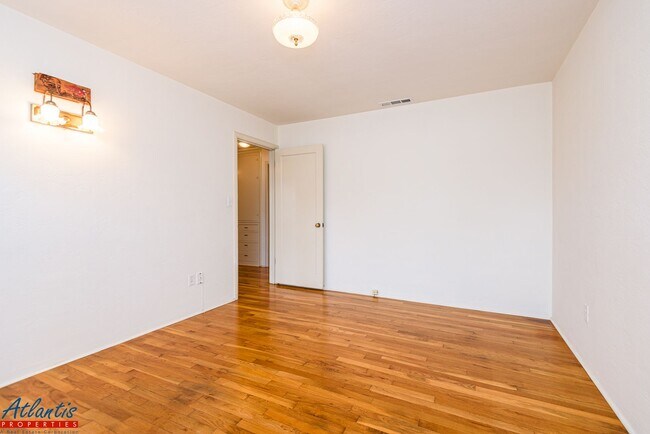 Building Photo - 1385 47th Ave