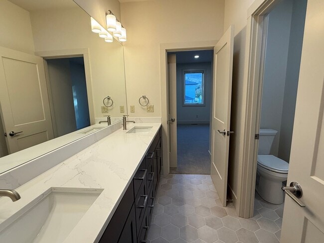 Building Photo - Now renting Brand-new 4 bedroom, 3 bathroom House