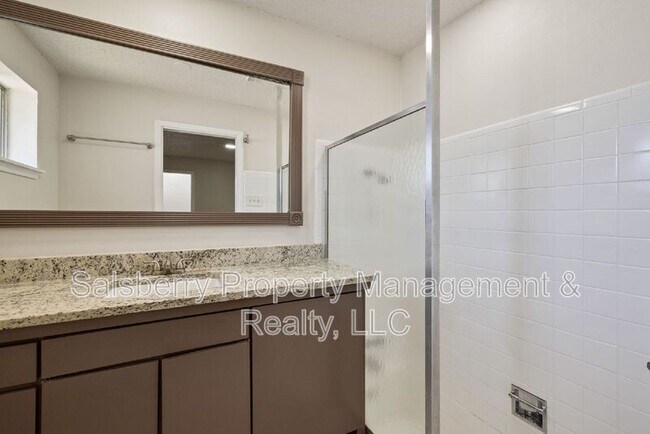 Building Photo - 4915 Westlake Dr