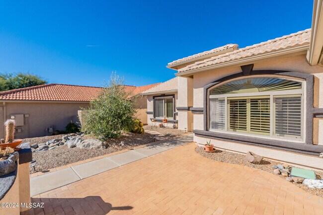 Building Photo - 36500 S Rock Crest Dr