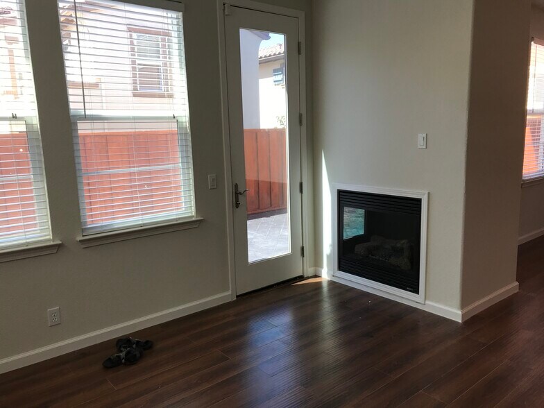 Building Photo - 3565 Rocking Horse Ct