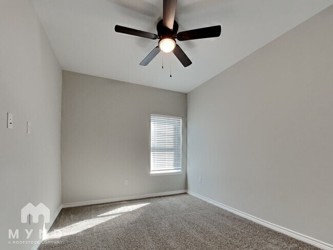 Building Photo - 15840 Forest Dr