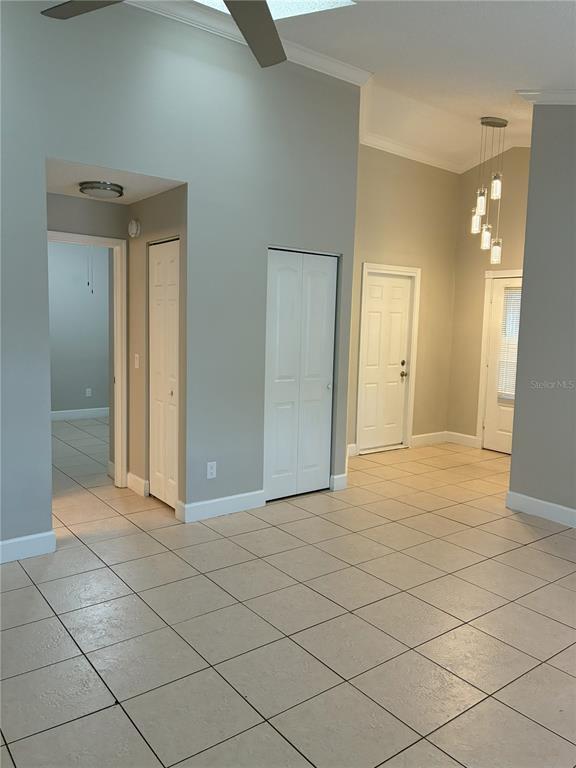 Building Photo - 2010 S Plainfield Dr