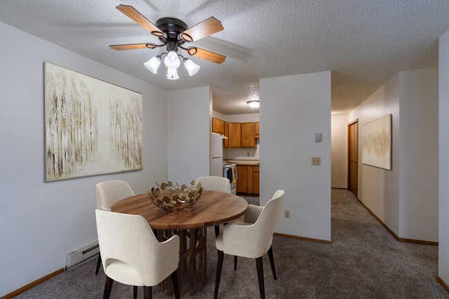 Fargo, ND Crescent Park Apartments | Dining - Crescent Park