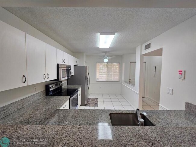 Building Photo - 9537 Weldon Cir