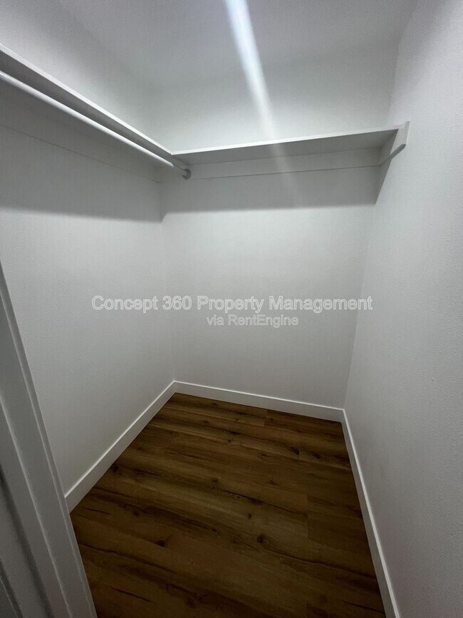 Building Photo - 14101 Anderson Pl