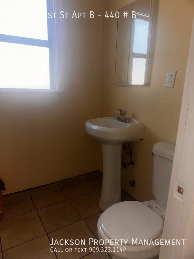 Building Photo - 440 W 21st St