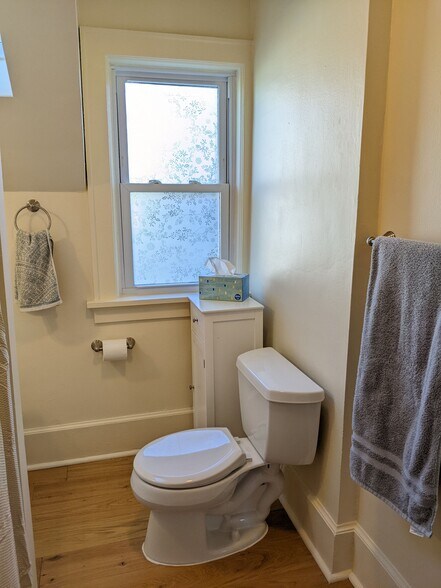 Bathroom - 4419 Cooke St