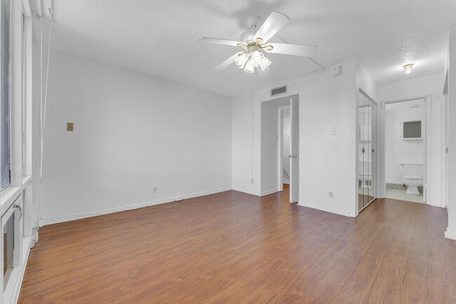 Building Photo - 1401 S Federal Hwy