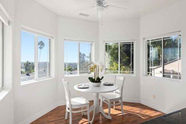 Building Photo - Spacious 7-Bedroom Home with Ocean Views i...