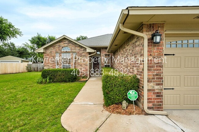 Building Photo - Amazing 4BD/3BTH home with a 3 car garage in the exclusive Cedar Pointe Gated Community!