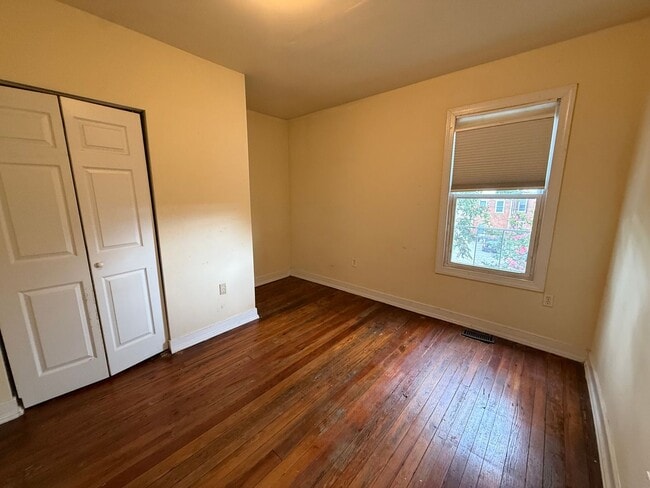 Building Photo - 1242 Parkwood Ave