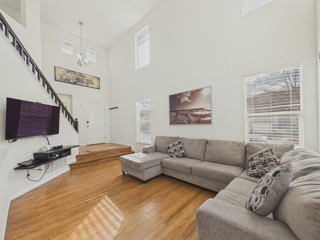 Building Photo - 2899 Woodbriar Dr