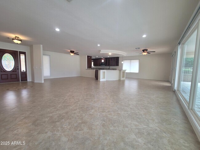 Building Photo - 17230 N Country Club Dr