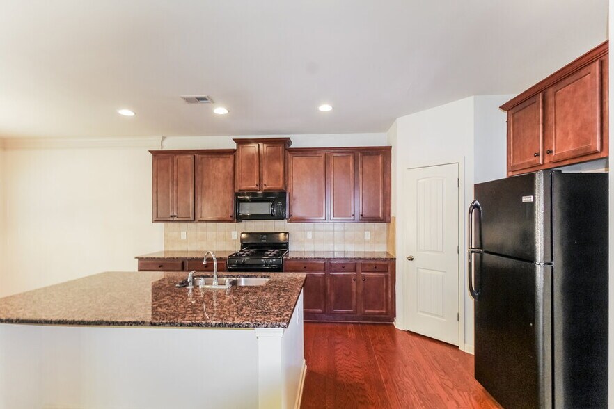 Building Photo - 4322 Mill Farm Ln NE