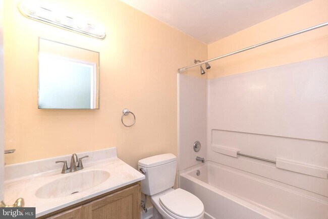 Building Photo - 109 Horseshoe Dr