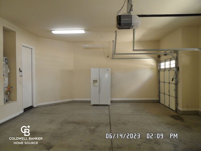 Building Photo - Sun City 55+ Gated Community, Golf Course, Clubhouse, 2 Bedroom, 2.5 Bathrooms, 2.5 Car Garage, 2...