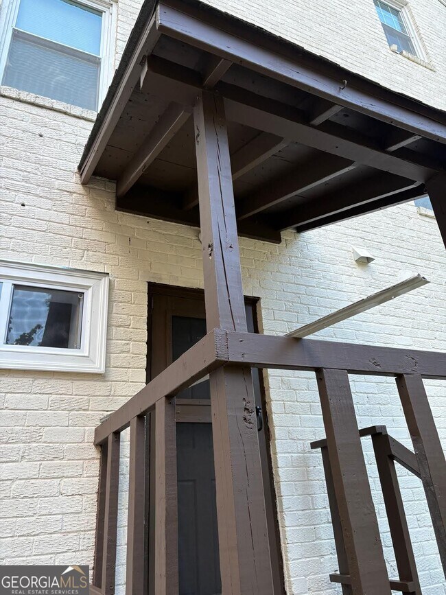 Building Photo - 233 Kinsey Ct NE
