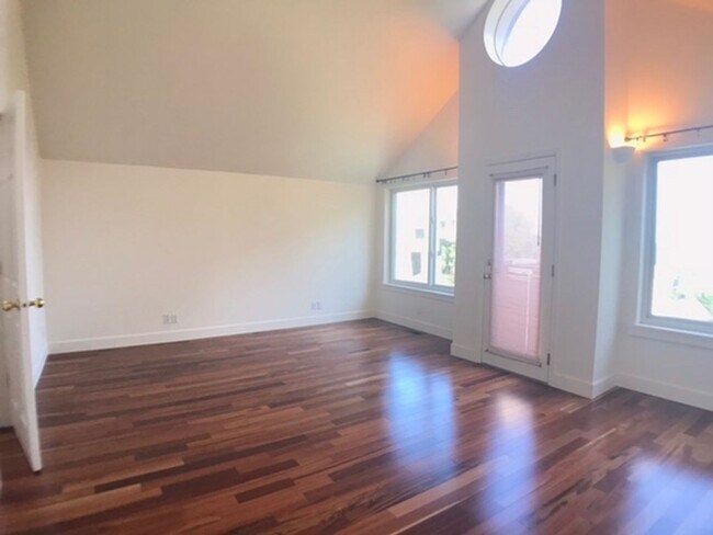 Building Photo - Stunning Goose Hollow-Southwest Hills Home...