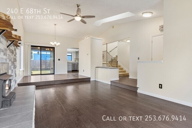 Building Photo - 240 E 68th St