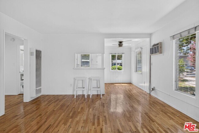 Building Photo - 13553 Moorpark St