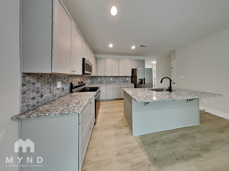 Building Photo - 907 East St