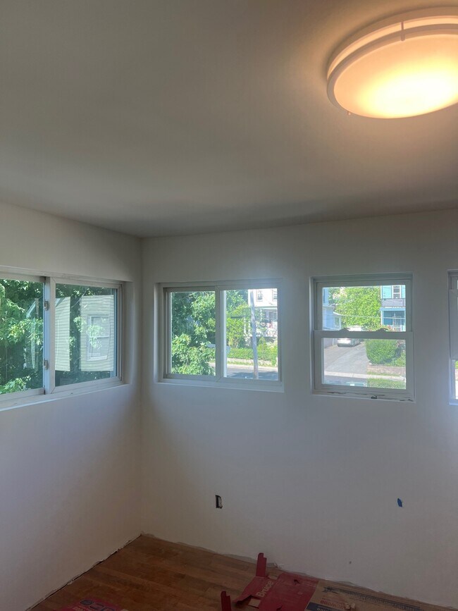 Building Photo - 121 Depew Ave