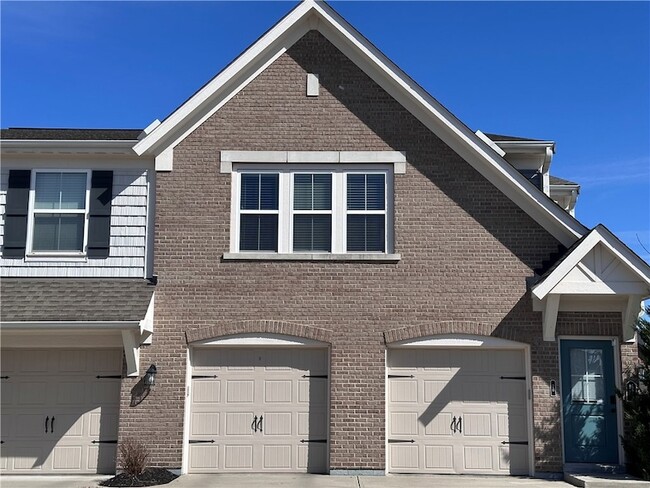 Building Photo - 16 Old Pond Rd