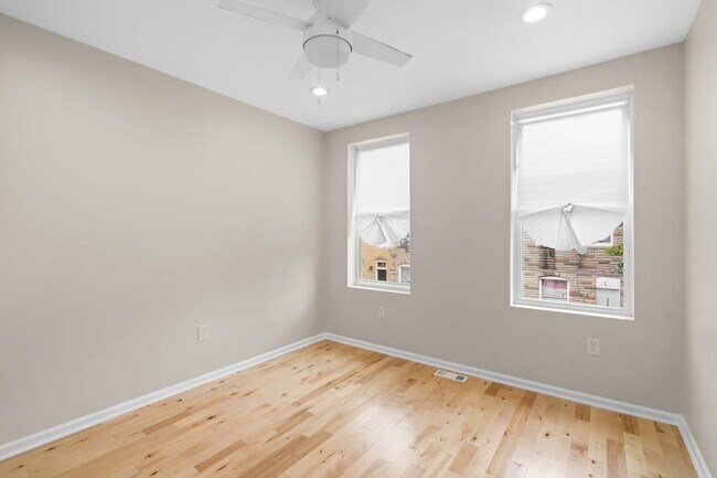 Building Photo - 118 N Curley St
