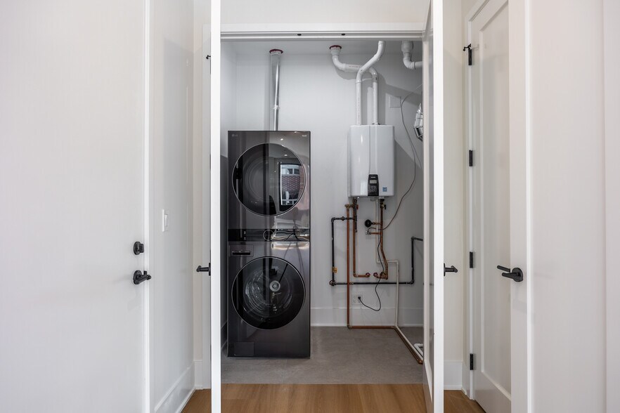 Building Photo - 1610 W Grand Ave