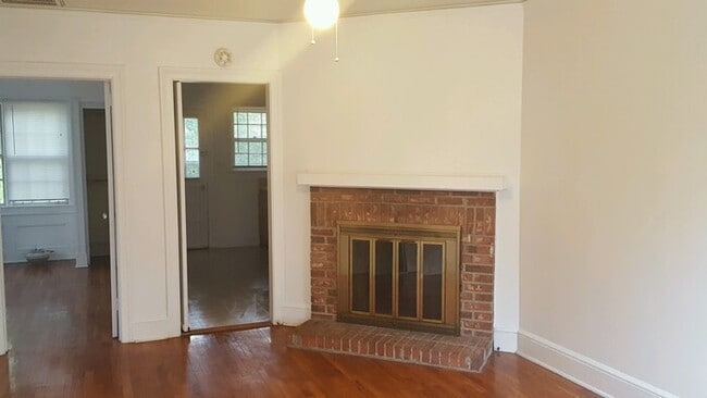 Building Photo - 527 Poplar St