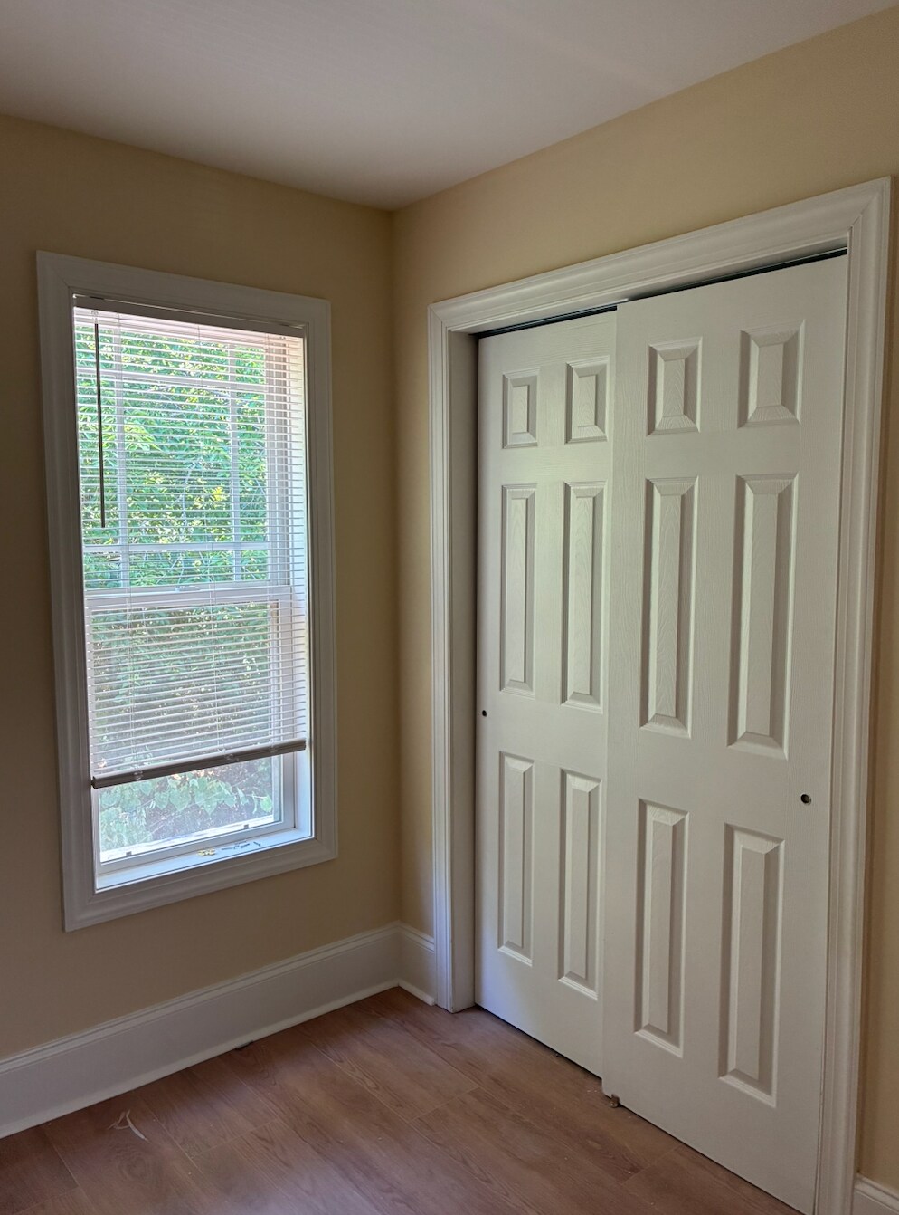 Building Photo - Room in Townhome on Windermere Dr