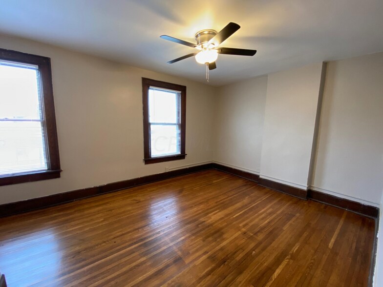 Building Photo - 297 E 19th Ave