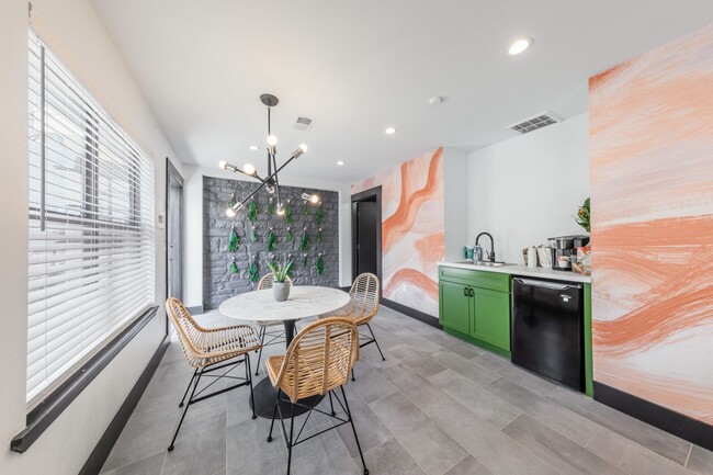 Interior Photo - El Monty