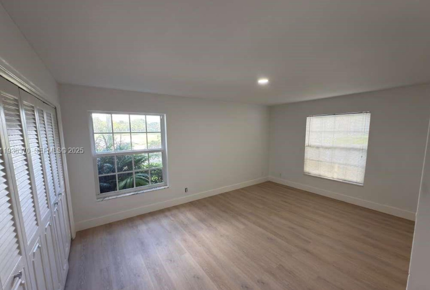 Building Photo - 9001 Jacaranda Ln