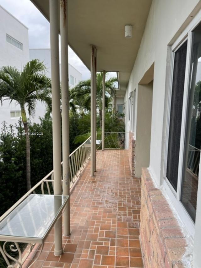 Building Photo - 1140 Venetian Way