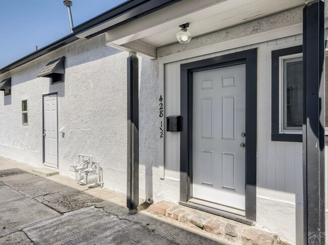 Building Photo - 1428 E Orman Ave