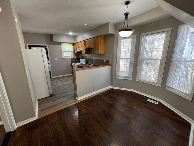 Building Photo - Charming 3-Bedroom Home in Washington Weat...