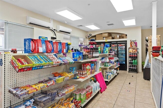 Building Photo - 2595 Maneshaw Ln