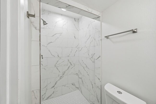 Building Photo - 2409 Estate Dr