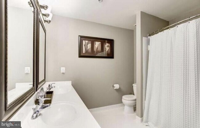 Building Photo - 12085 Trumbull Way