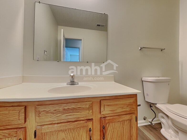 Building Photo - 1407 Hyalyn Ct