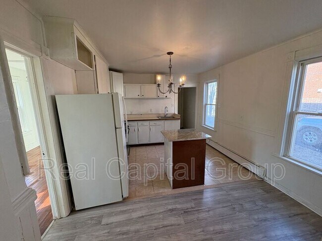 Building Photo - 1210 1st Ave