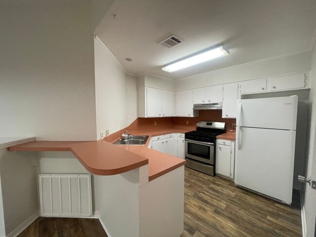 Building Photo - Come and Get It Before It's Gone! Bonus Room A Plus!