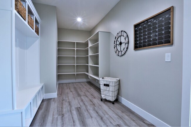 Building Photo - Like New 3BD/2.5BA with 2 Car Garage- $100...