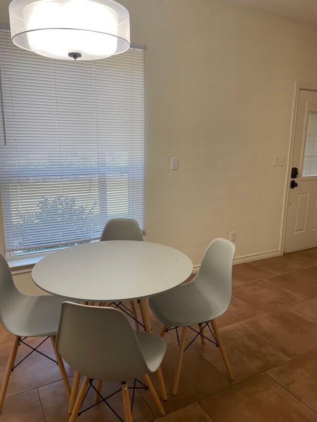 Building Photo - Brand New 1 Bedroom / 1 Bathroom Apartments in Lindale!