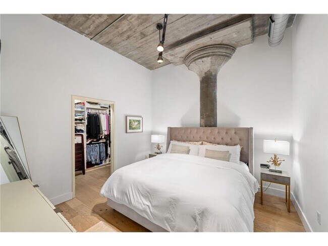 Building Photo - 618 N Washington Ave