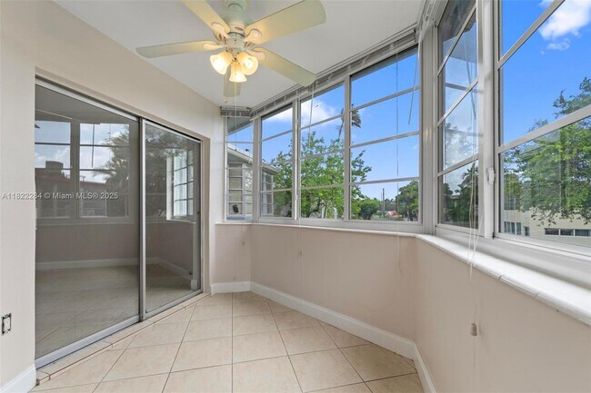 Building Photo - 1667 NE Miami Gardens Dr