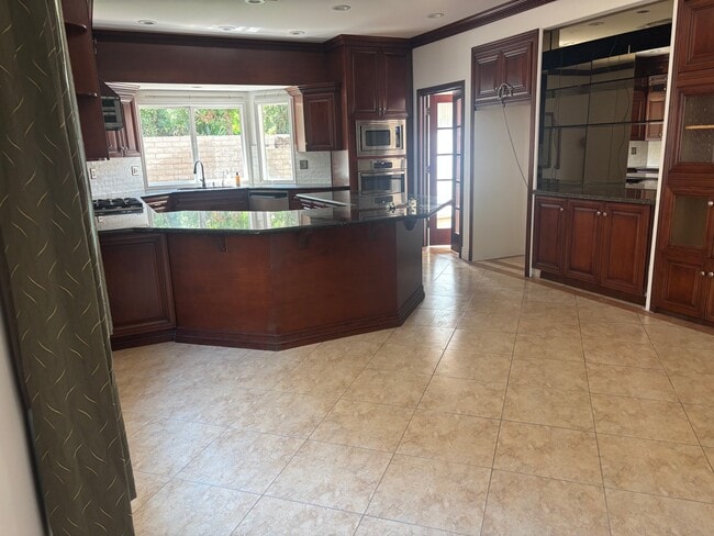 Building Photo - 4074 Old Topanga Canyon Rd